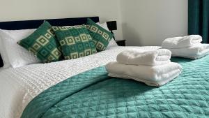 Elegant Modern 2-Bed Apartment steps from Belfast City Centre