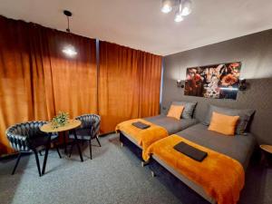 Orange Studio z kuchnią i łazienką