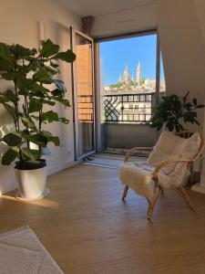 Beautiful kids friendly apartment with Montmartre view