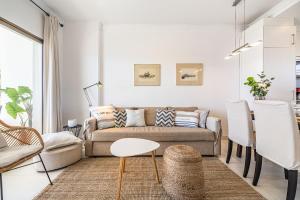 Beachfront Apartment with Sea Views