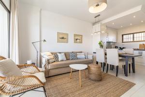 Beachfront Apartment with Sea Views