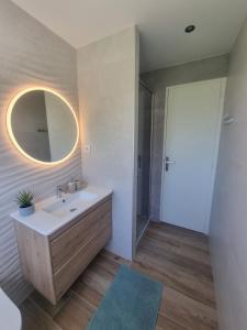 Maisons de vacances Maison familiale - 10pers - 3 etoiles - lumineuse et cosy - draps et serviettes inclus - parking - La Torche 9 min : Maison 5 Chambres