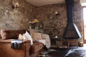 Chalets Rustic 3-Story Stone & Wood Mountain Retreat : photos des chambres