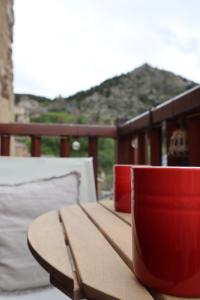 Chalets Rustic 3-Story Stone & Wood Mountain Retreat : photos des chambres