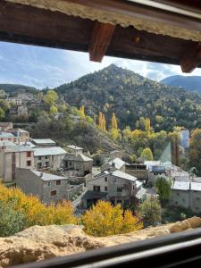 Chalets Rustic 3-Story Stone & Wood Mountain Retreat : photos des chambres