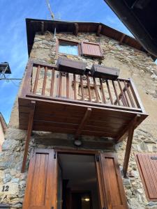 Chalets Rustic 3-Story Stone & Wood Mountain Retreat : photos des chambres