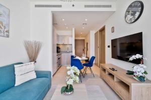 PVH - Sobha Waves - Serene 1BR minutes to Downtown
