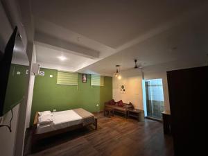 DB GUEST HOUSE ARIMPUR - Unmarried couples and Stag groups not allowed