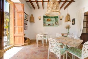 Hotelet Can Oms Picasso by Rentallorca