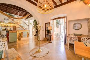 Hotelet Can Oms Mozart by Rentallorca