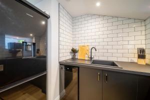 The Flat - Brand new renovation in amazing location