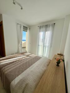 Triplex con vistas al mar junto al campo de golf de Calanova