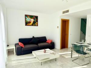 Triplex con vistas al mar junto al campo de golf de Calanova