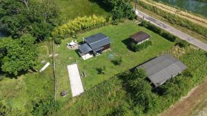 chalet sans voisin, rivière, nature, terrain clos
