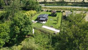 chalet sans voisin, rivière, nature, terrain clos