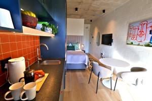 Cute Micr-o-Lishious, Pool, Beach, AC, Washer Drier, Parkng