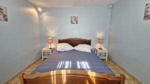 Villas St Georges de Didonne - AGREABLE PETITE MAISON avec COUR - 1 Chambre : photos des chambres