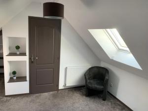 Chambre chaleureuse avec accès indépendant et sanitaires indépendants