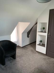 Chambre chaleureuse avec accès indépendant et sanitaires indépendants