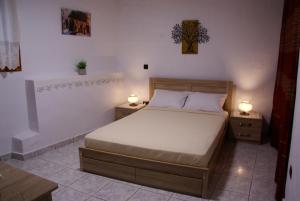 Socros Home, Mesta Chios