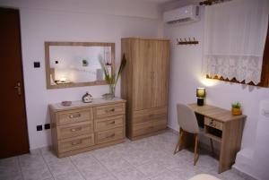 Socros Home, Mesta Chios