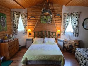 Maisons d'hotes Les dauphins de Mareuil : Chambre Quadruple avec Salle de Bains Privative