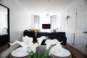 Spacious 3BR Home Near Etihad and Coop Live - Free Parking!