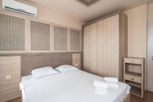 Argisht Partez 1BR with sea view and pool