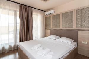 Argisht Partez 1BR with sea view and pool