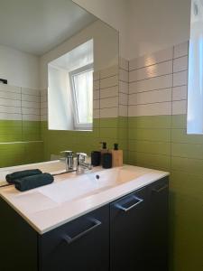 Appartements LE FAMILIAL 6 PERSONNES WIFi PARKING : photos des chambres