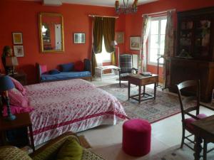 B&B / Chambres d'hotes LOGIS du Chateau du Bois Doucet : Studio Familial