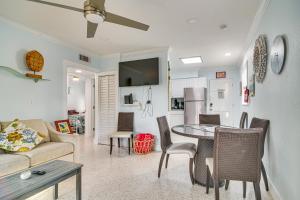 Indian Rocks Beach Retreat, Walk to Gulf and Beaches