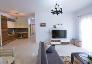 Beachside Hill Apartment