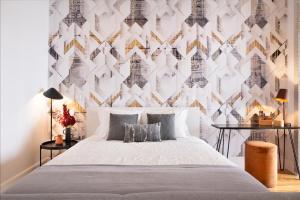 Private Terrace at Flores Street