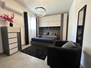 Private Pool Flat Near Valletta