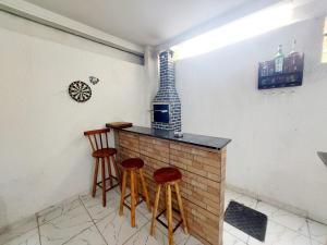 Casa Espaçosa 3 Quartos Sala Cozinha e Churrasqueira