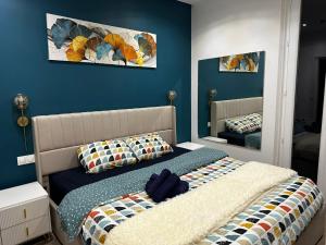 Chic Renovated 2 Bedroom entire apartment or only Private Rooms in Liberation in Nice with Garage on demand, AC, Wi-Fi and Tram Access