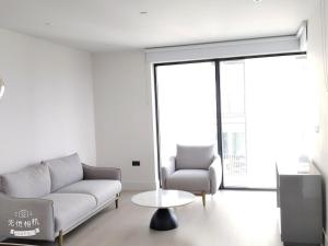 Central one bedroom flat by Westfield