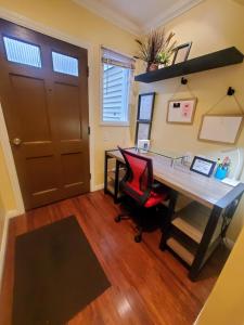 Work from Here Mission Garden Apt Fast WiFi