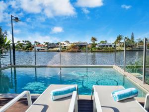 Luxurious Waterfront Paradise Stunning Views