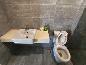 Riverine Diamond 7 RDB Studio CK - Free 1 Parking, Netflix & Cozy Retreat Couples, Families