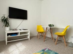 Quay Apartment with parking