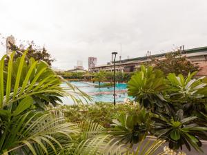 2 BR Near BGC and CBD City View Balcony Full Kitchen Self Check in Prisma Pasig