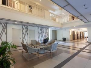 2 BR Near BGC and CBD City View Balcony Full Kitchen Self Check in Prisma Pasig