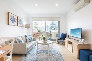 MadeComfy Trendy Apartment on Dee Why Beach