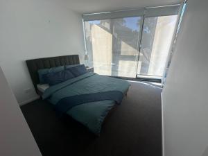 Prime CBD 3BR 2 free parking apartment next to canberra centre