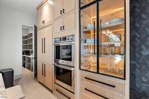 Beachfront Paradise Sleeps 20 with Heated Pool