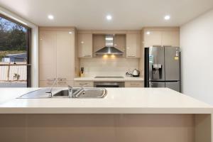 Gorgeous Gem on Jones