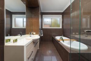 Gorgeous Gem on Jones