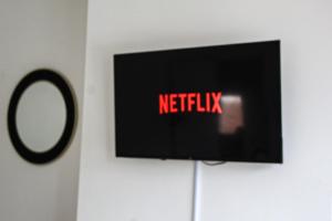 SHM Stays Solihull HS2 NEC Airport Nr M6 M40 M42 Great for Long & Short stays 15 min walk to Train Station 5 min drive to Town Centre outside Bus Stops & Supermarket Free Parking